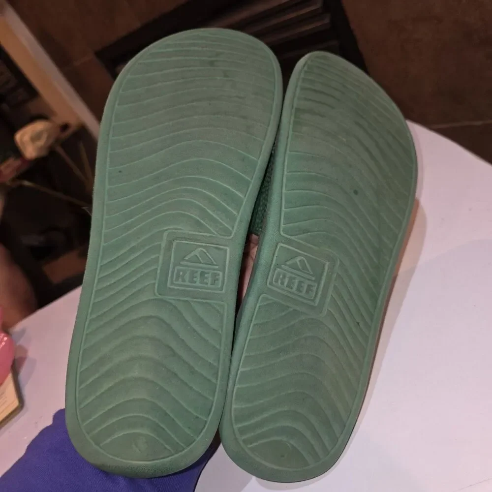 REEF MULLIGAN Sz 9 Green Turf Grass Golf Ball Heel Slide On Sporty Logo Sandals